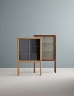 Ornäs Näyttely Showcase, Light Lacquered Oak -Fatboy Sales Store 108351 Nayttely miljoo