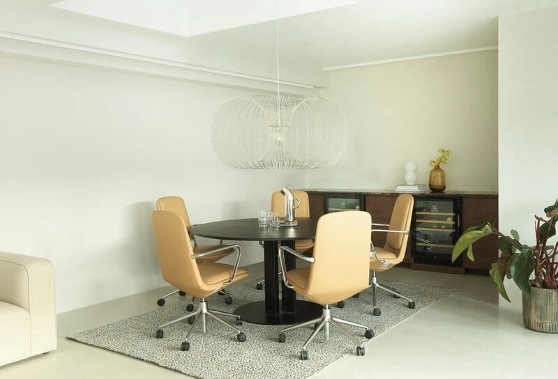 Normann Copenhagen Off Chair With 5 Wheels, Armrests, Alu. - Black Leather Ultra - Image 6