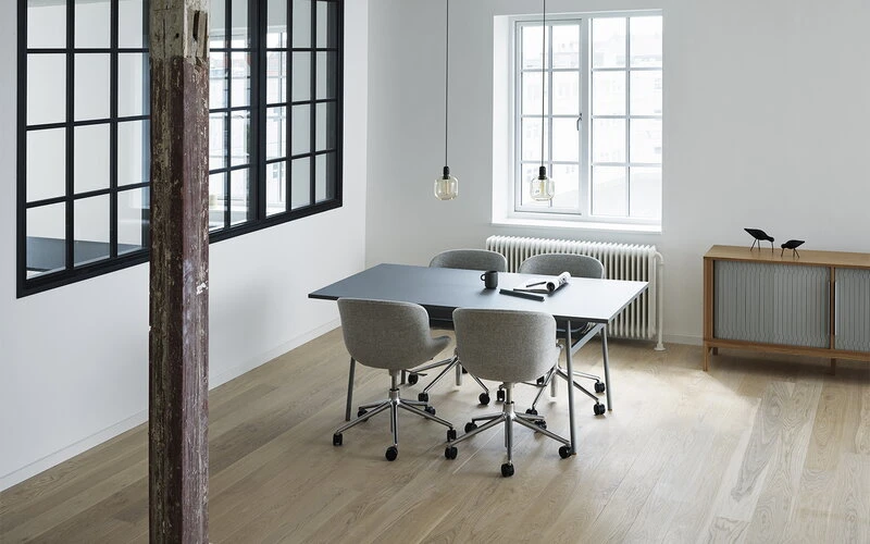 Normann Copenhagen Hyg Chair With 5 Wheels, Swivel, Aluminium - Synergy 16 6 Normann Copenhagen Hyg Chair With 5 Wheels, Swivel, Aluminium - Synergy 16 - Image 4