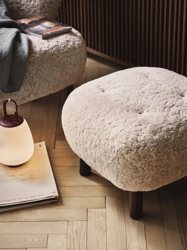 &Tradition Little Petra ATD1 Pouf, Moonlight Sheepskin - Walnut - Image 5
