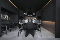 HAY Soft Edge 60 Chair, Soft Black -Fatboy Sales Store Burnside Restaurant Tokyo 2021 Soft Edge 60 black 4