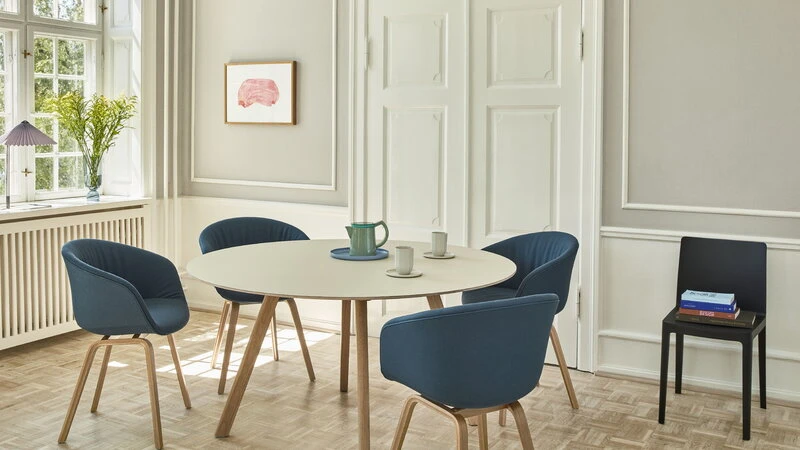 HAY CPH25 Table Round, 140 Cm, Lacquered Oak - Off White Lino - Image 3