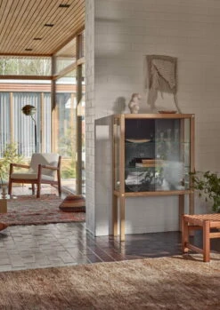 Ornäs Näyttely Showcase, Light Lacquered Oak -Fatboy Sales Store Ornas Vitriini Rialto Caravelle high 001 scaled 1